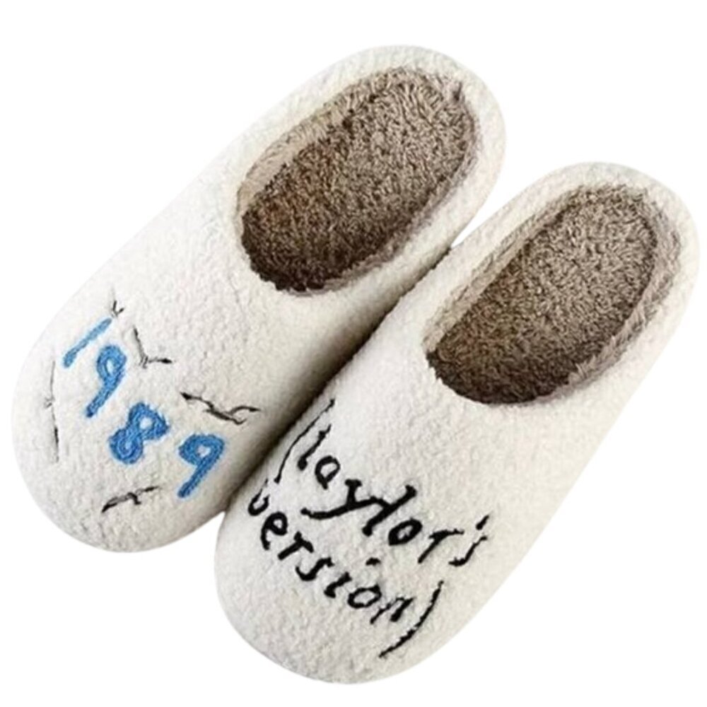 💙✨ NWT 1989 Taylor's Version Fleece Slippers – Swiftie Edition 🎶☁️